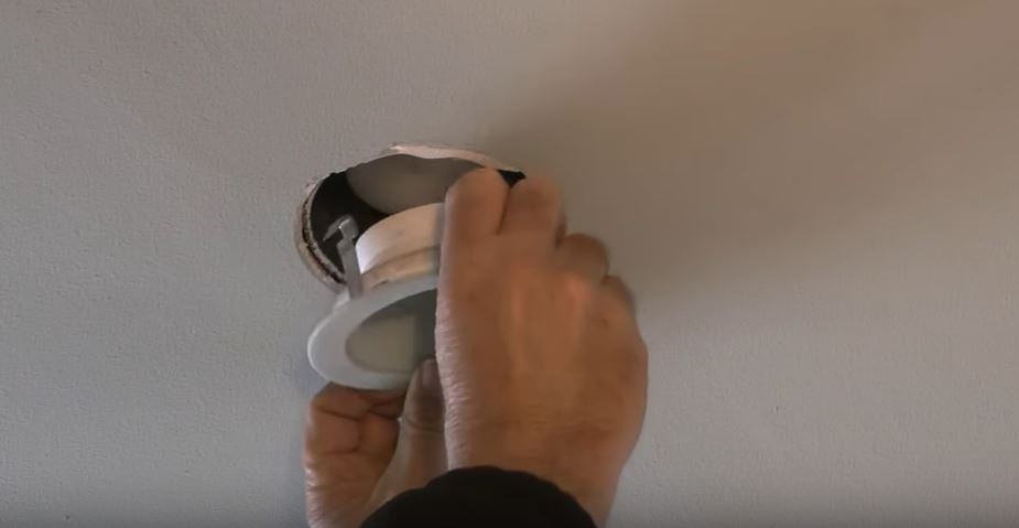 how to change recessed light 2