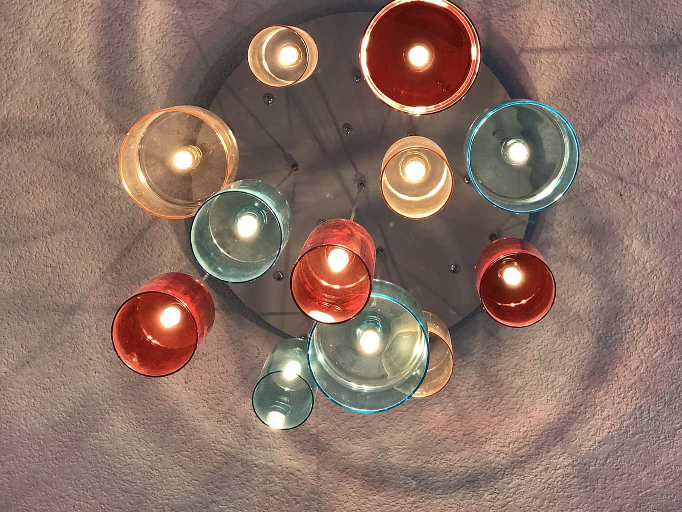 Comparison between LED blacklight vs fluorescent