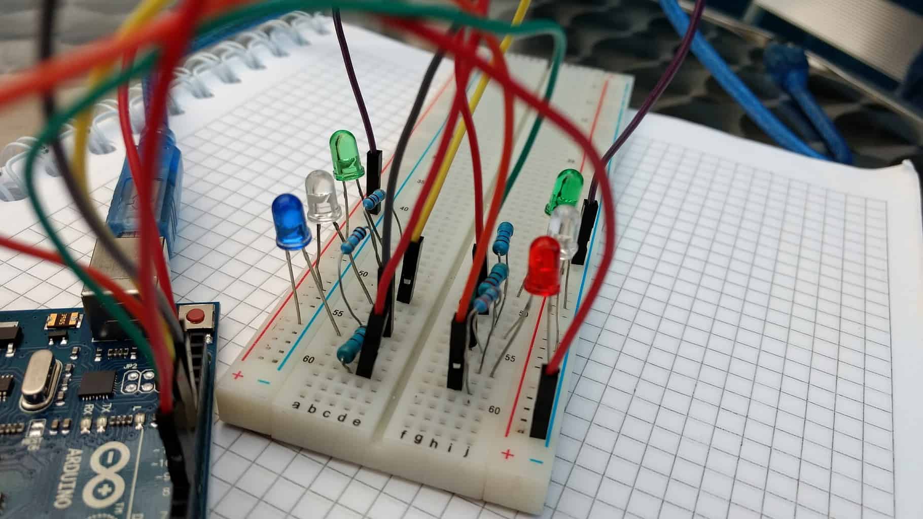 Connecting LED lights in a circuit board